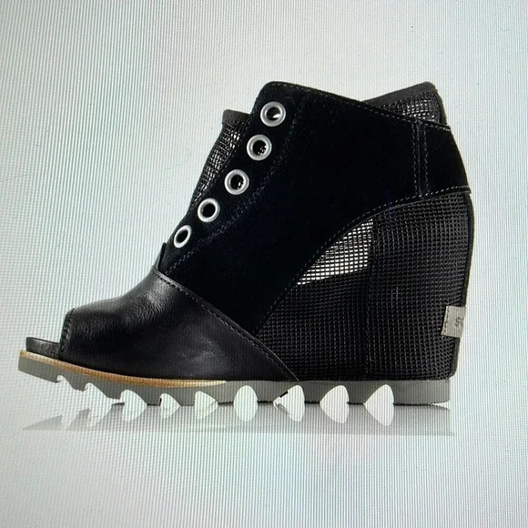 NWOT SOREL Leather Joanie Mesh Wedge Booties, Size 9 - Picture 1 of 11